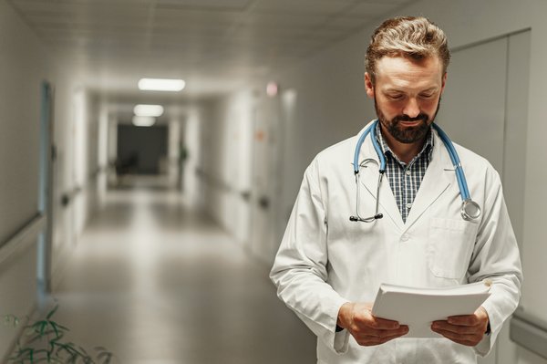 Essential tips for navigating the portuguese healthcare system as an expat